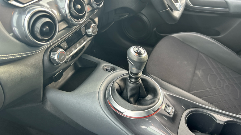 Nissan Juke 1.0 DiG-T 114 Tekna 5dr Petrol Hatchback